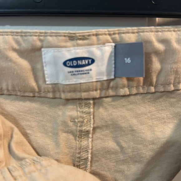 Old Navy khaki shorts. Size 16. - Picture 4 of 5